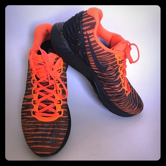 Nike Shoes - Nike Fitsole 3 Tiger Running Shoes